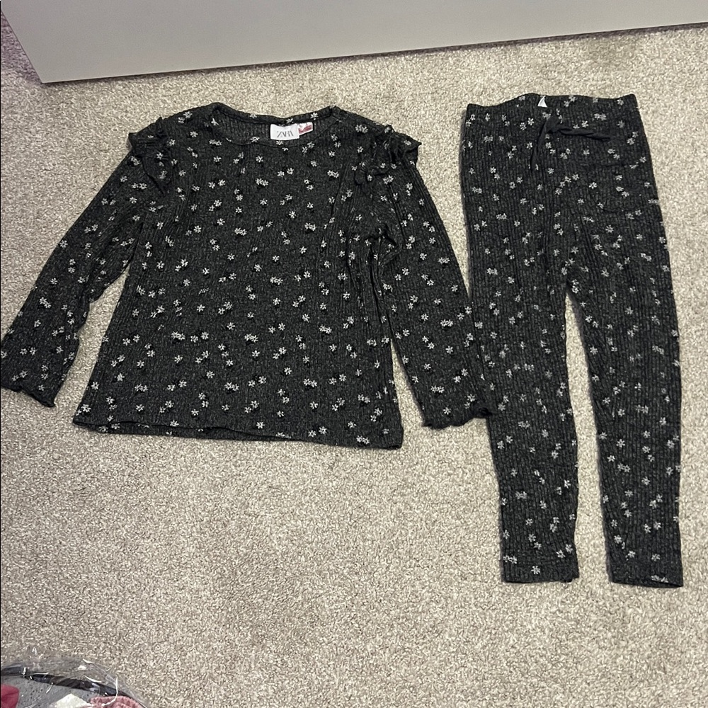 Zara Black and White Floral Knit Top